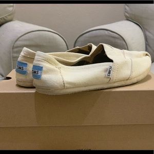 Women’s TOMS Canvas Classics 6.5
